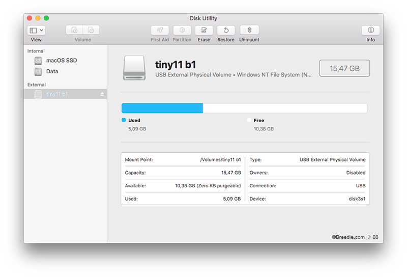 macOS Disk Utilities format flash drive.